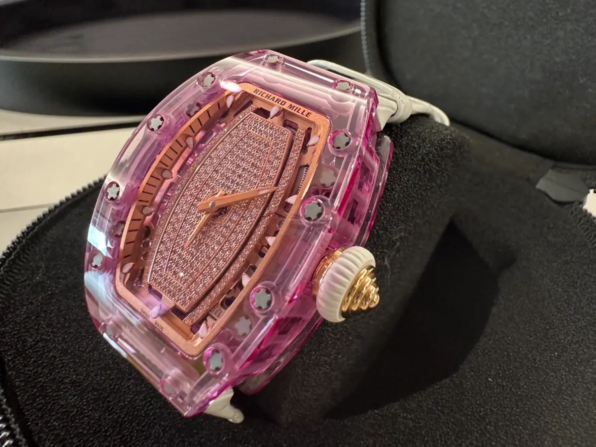 ▲Richard Mille 07-02粉色鑲鑽腕錶（圖／行政執行署台中分署提供）