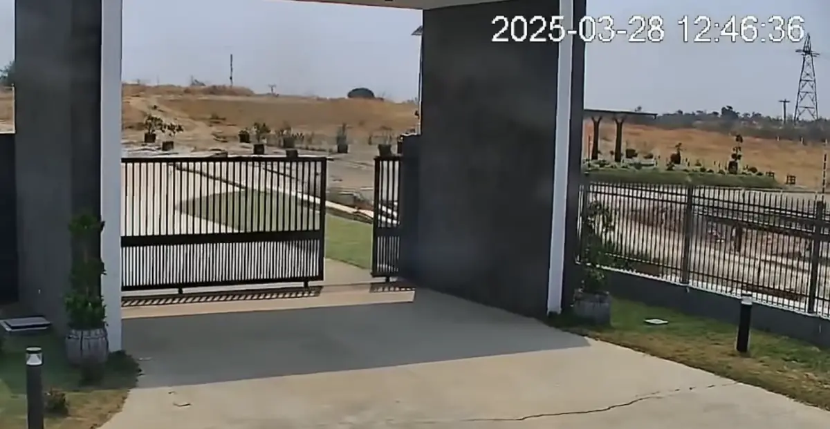 ▲緬甸地震讓地表「瞬間位移」。（圖／翻攝自影片）