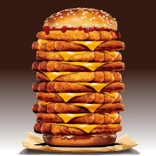 漢堡王明(16)日起推出「10層雞薯條堡」,原價584元,現在只要269元,等於是46折的優惠。(圖/漢堡王提供) ▲漢堡王推出「10層雞薯條堡」活動,才一天就已經全部賣光。(圖/漢堡王提供)