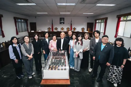 與多名立委前往曾為「美麗島軍法大審」現場的白色恐怖景美紀念園區參訪 ▲蘇貞昌與多名立委前往曾為「美麗島軍法大審」現場的白色恐怖景美紀念園區參訪。(圖/蘇辦提供)