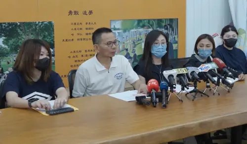 ▲台中市議員陳清龍陪同6名媽媽出面，控訴保育員對待孩子的粗暴行為。（圖／台中市議員陳清龍提供，2025.05.13）