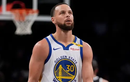 儘管在Stephen Curry前日宣布不會出賽後,結局似乎早就寫好了,但對廣大的勇士球迷而言,當比賽結束槍響的那一刻,現實依舊如此苦澀難嚥。NBA已經翻篇,少去Curry的這支球隊,早就不是勇士了。(圖/美聯社/達志影像) ▲儘管在Stephen Curry前日宣布不會出賽後,結局似乎早就寫好了,但對廣大的勇士球迷而言,當比賽結束槍響的那一刻,現實依舊如此苦澀難嚥。NBA已經翻篇,少去Curry的這支球隊,早就不是勇士了。(圖/美聯社/達志影像)