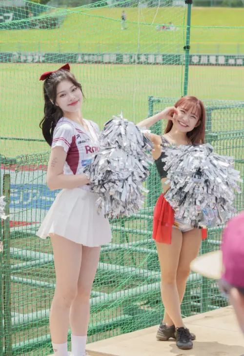 ▲貝佳頤(左)認為日本啦啦隊女孩的身形小隻,讓人很有保護慾。(圖/樂天桃猿提供) ▲貝佳頤(左)認為日本啦啦隊女孩的身形小隻,讓人很有保護慾。(圖/樂天桃猿提供)