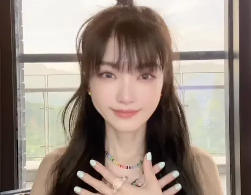 豬哥亮病逝8年！謝金燕曬父親合照「13歲的我」：老爸我們都想你
