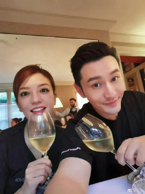 趙薇黃曉明從學生時期認識至今超過20年。(圖/翻攝自微博) ▲趙薇黃曉明從學生時期認識至今超過20年。(圖/翻攝自微博)