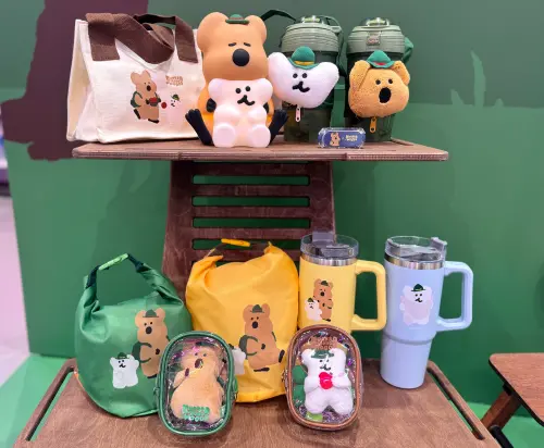 ▲屈臣氏DINOTAENG加價購。（圖／記者鍾怡婷攝）