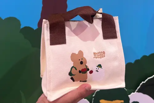 ▲屈臣氏DINOTAENG加價購。（圖／記者鍾怡婷攝）