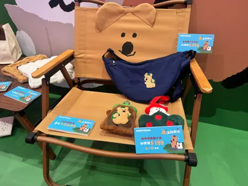 ▲屈臣氏DINOTAENG加價購。（圖／記者鍾怡婷攝）