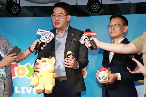 玩具“反”斗城門店發展及創新副總裁林為恭(左)玩具“反”斗城亞洲首席執行官蔡德粦(右)(圖/攝影吳翊婕攝) ▲(圖/攝影吳翊婕攝)