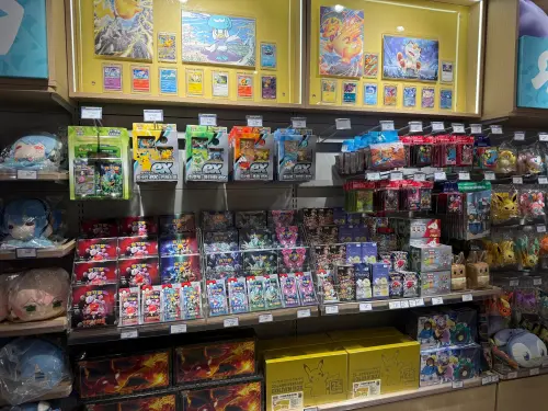 寶可夢卡牌@玩具反斗城西門武昌店(圖/記者張家瑋攝) ▲現場也有展示販售寶可夢卡牌,(圖/記者張家瑋攝)