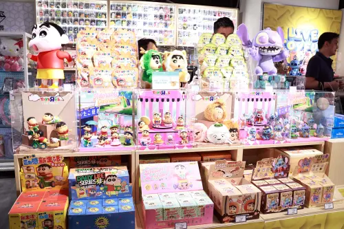 ▲現場也有《蠟筆小新》、《星際寶貝》史迪奇滿滿周邊。(圖/攝影吳翊婕攝) ▲現場也有《蠟筆小新》、《星際寶貝》史迪奇滿滿周邊。(圖/攝影吳翊婕攝)