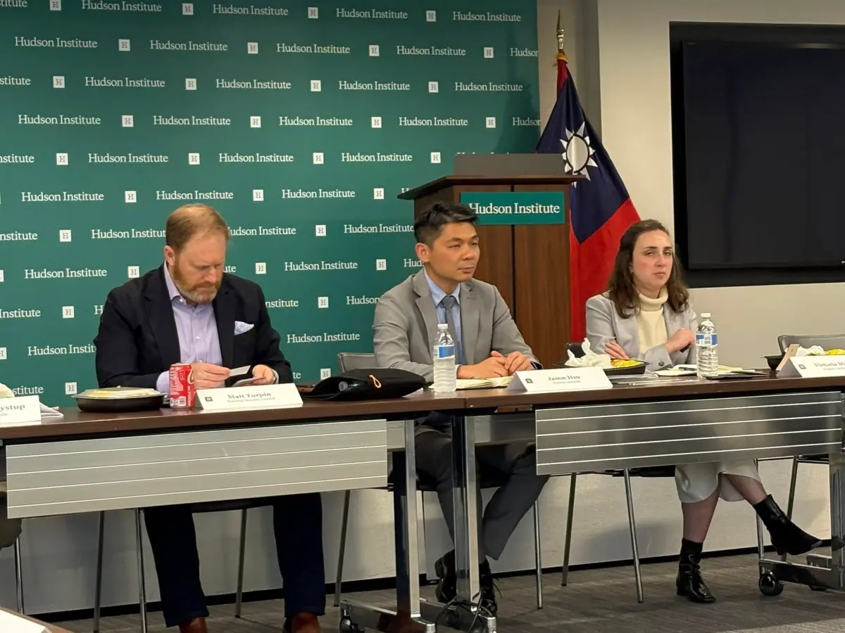 ▲許毓仁召集哈德遜研究所智庫的學者專家，包含國務院(State Department )和國安會(National Security Council)的朋友參與座談。（圖／許毓仁提供）