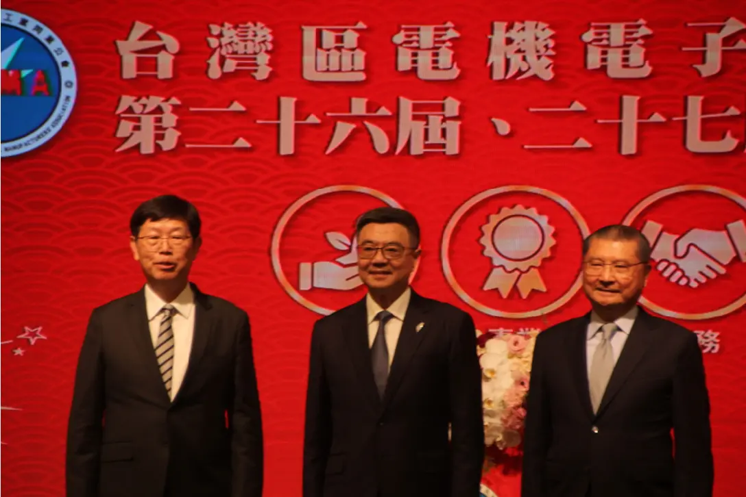 ▲台灣區電機電子工業同業公會今（15）日舉行第26屆、27屆理事長交接典禮，由鴻海董事長劉揚偉接任第27屆電電公會理事長一職。（圖／記者鍾泓良攝影）