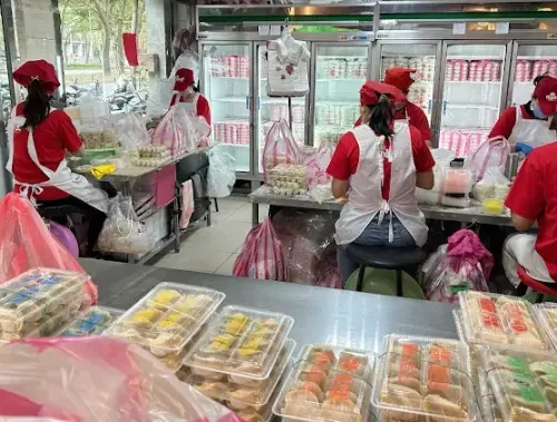 ▲阿玉水餃已經是台北老字號的生水餃專賣店,老闆及老闆娘堅持每天手工現包,早已有許多忠實老顧客每次都是10盒以上在買。(圖/Google評價) ▲阿玉水餃已經是台北老字號的生水餃專賣店,老闆及老闆娘堅持每天手工現包,早已有許多忠實老顧客每次都是10盒以上在買。(圖/Google評價)