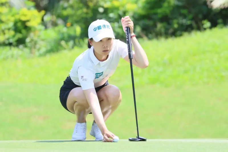 ▲中國信託銀行贊助的「中國信託女子高爾夫之星」（CTBC LADY GOLF STARS）侯羽桑，今日在「2025中國信託女子公開賽—JLPGA巡迴特別錦標賽」首輪表現優異、暫列第一。（圖／中國信託銀行提供）