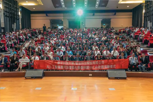 產學攜手推動AI教育 智泰科技贈修平250套圖像辨識軟體 ▲與會貴賓、校內師生於「AI圖像辨識軟體捐贈儀式」活動現場合影,共同見證AI教育推動的重要里程碑。(圖/修平提供)