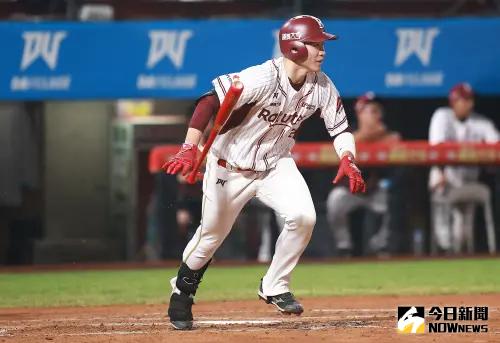 ▲樂天桃猿捕手宋嘉翔本季打擊有所成長，逐漸站穩一軍捕手輪替。（圖／記者葉政勳攝 ,資料照）