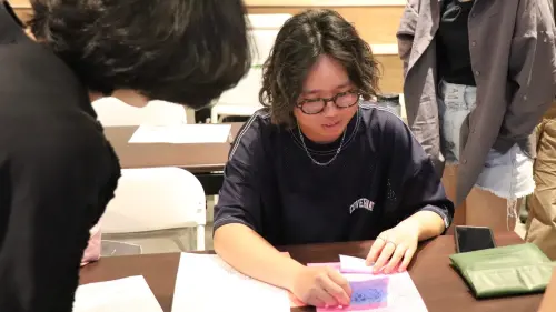 ▲每年辦理的「徵件推廣培力工作坊」提供學員創作後發表的空間。（圖／高市圖提供）