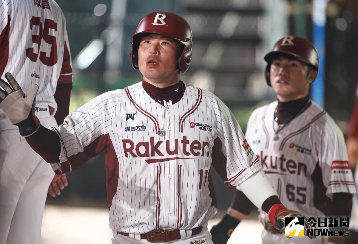 ▲樂天桃猿林泓育一棒敲出逆轉3分砲，助隊以3：2險勝台鋼雄鷹。（圖／記者葉政勳攝 ,資料照）