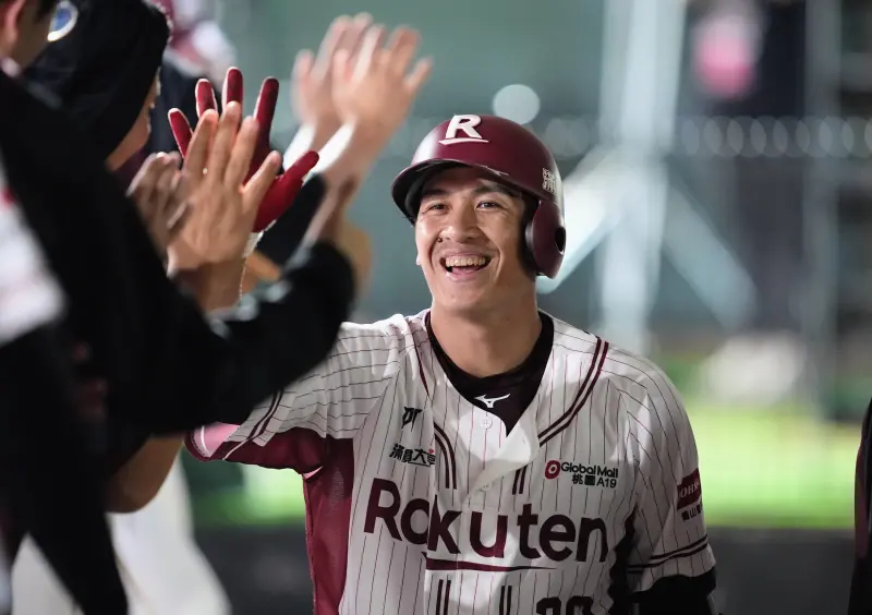 ▲樂天桃猿林立賽前受訪時，回顧今年傷勢狀況，透露手、腳都有狀況，自己也不清楚到底是怎麼回事，只希望可以健康、穩定出賽。（圖／樂天桃猿提供）