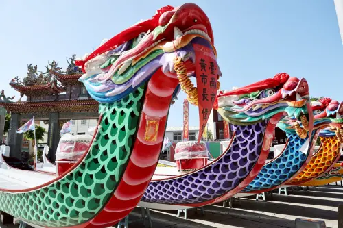 ▲安平開台天后宮於昨晚舉行「淨油除穢科儀」,已將大龍舟8艘及小龍舟4艘共計12艘船身淨化、除穢。(圖/南市府提供) ▲安平開台天后宮於昨晚舉行「淨油除穢科儀」,已將大龍舟8艘及小龍舟4艘共計12艘船身淨化、除穢。(圖/南市府提供)