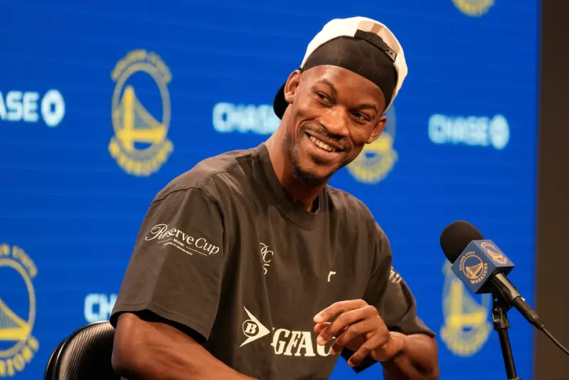 ▲Jimmy Butler首次以勇士球員身分回顧加盟以來的心路歷程，並坦言未來數年樂意扮演「羅賓」角色，全力輔佐Curry爭冠。（圖／美聯社／達志影像）