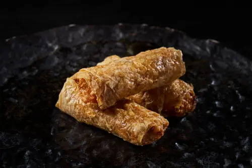 除了港點四大天王,鮮蝦腐皮卷也在此次粵亮廣式料理「嘆早茶」菜單之中。(圖/台北六福萬怡提供) ▲除了港點四大天王,鮮蝦腐皮卷也在此次粵亮廣式料理「嘆早茶」菜單之中。(圖/台北六福萬怡提供)