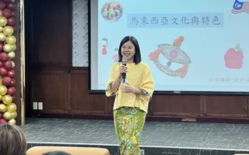歐彩萍提到久賈舞(Joget)是馬來西亞著名傳統舞蹈之一。(圖/移民署) ▲歐彩萍提到久賈舞(Joget)是馬來西亞著名傳統舞蹈之一。(圖/移民署)