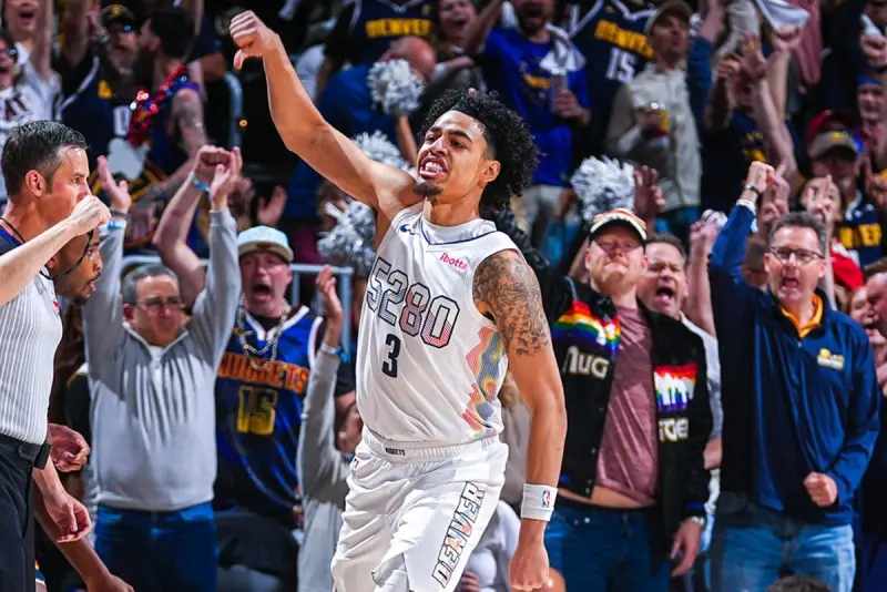 ▲Julian Strawther，全場只打了19分鐘31秒，卻命中4記投籃，其中包含3顆三分球與4次罰球全數命中，攻下15分，刷新個人季後賽得分新高，幫助金塊打進搶七。（圖／取自丹佛金塊X）