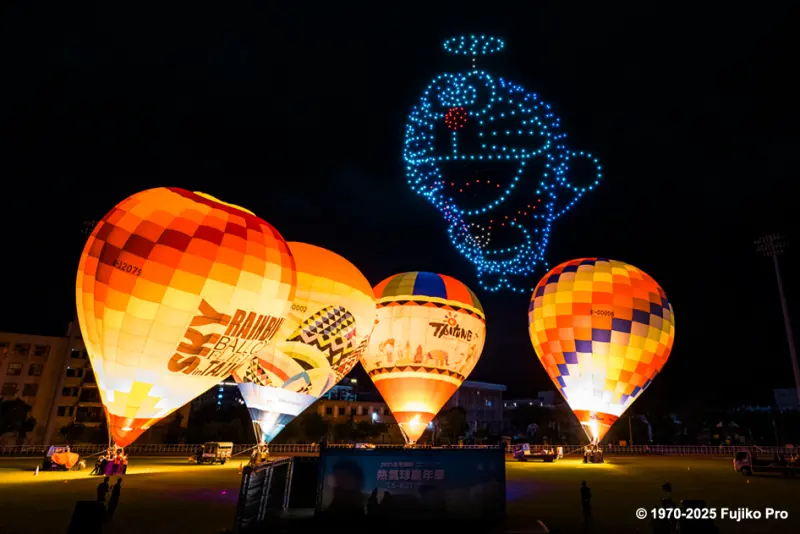 ▲「2025臺灣國際熱氣球嘉年華」將於7月5日至8月21日於鹿野高臺展開，今年特別邀請國際IP「哆啦A夢」以全新造型熱氣球亮相，而熱氣球繫留體驗也將於5月20日與5月27日開放購票。（圖／台東縣政府提供）