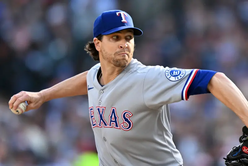 ▲德州遊騎兵今日推派王牌「地表最強投手」德葛隆（Jacob deGrom）先發，面對休士頓太空人投出8局無失分的完美表現，遊騎兵終場1：0完封太空人，收下近期一波6連勝。（圖／美聯社／達志影像）