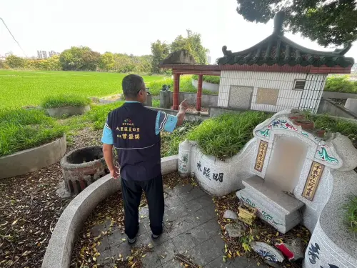 墓地火災降96% 中市府感謝有你守護安全 ▲大里區夏田里長曾盛琪巡查公墓(圖/民政局提供2025.5.16)