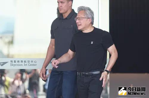 黃仁勳專機停放松山機場!民航局:停場費不只7000 實際收費價曝