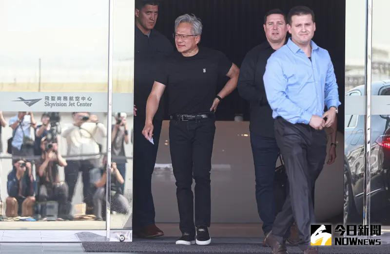 ▲輝達(NVIDIA)執行長黃仁勳今(16)日旋風抵台 。(圖/記者葉政勳攝 ,2025.05.16)