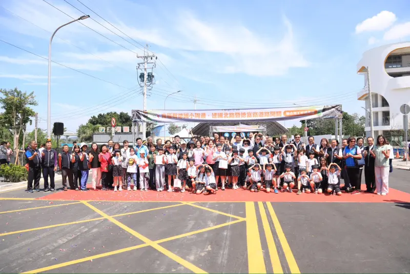 ▲中市政府投入14億元「南區樹德國小周邊新闢道路、建國北路道路拓寬、德富路打通工程」全面完工(圖／市政府提供2025.5.16)
