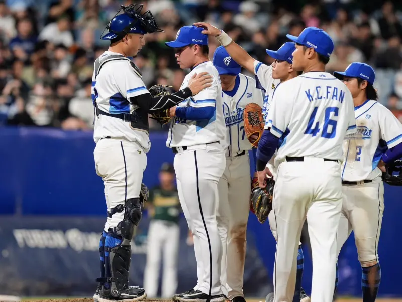 ▲富邦悍將終結者曾峻岳因右膝蓋肌肉緊繃，今日下二軍觀察。（圖／富邦悍將提供）