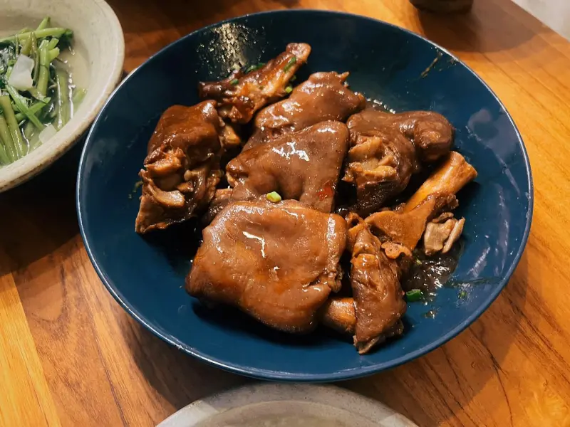 「富霸王、林家」有對手！台北「文青牛肉麵」斜槓賣豬腳：吃上癮