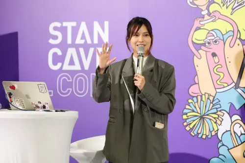 ▲姿毓從啦啦隊一路當到管理層,如今自己出來開公司,成為「首湛創意」主理人,目前協助全恩妃在台灣的工作接洽。(圖/翻攝自姿毓IG) ▲姿毓從啦啦隊一路當到管理層,如今自己出來開公司,成為「首湛創意」主理人,目前協助全恩妃在台灣的工作接洽。(圖/翻攝自姿毓IG)