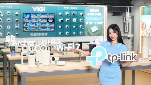 ▲「TP-Link高雄NOVA旗艦店」為慶祝開幕，特別邀請人氣的韓籍啦啦隊隊員，四次元女神「趙娟週」擔任一日店長。（圖／TP-Link提供）