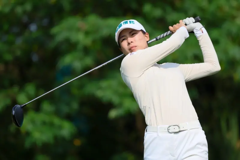 ▲「2025中國信託女子公開賽—JLPGA巡迴特別錦標賽」今（日進入第二回合，中國信託銀行贊助的「中國信託女子高爾夫之星」（CTBC LADY GOLF STARS）侯羽桑以低於標準桿7桿、總桿數137桿的成績暫居第一。（圖／中國信託銀行提供）