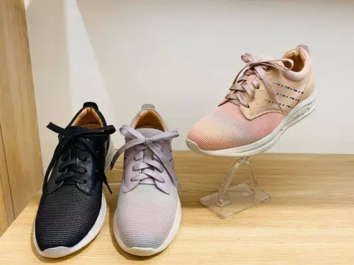 阿瘦皮鞋鞋子款式眾多,店內不只販售皮鞋,就連休閒鞋、拖鞋也有。(圖/A.S.O阿瘦幸福店臉書) ▲阿瘦皮鞋鞋子款式眾多,店內不只販售皮鞋,就連休閒鞋、拖鞋也有。(圖/A.S.O阿瘦幸福店臉書)