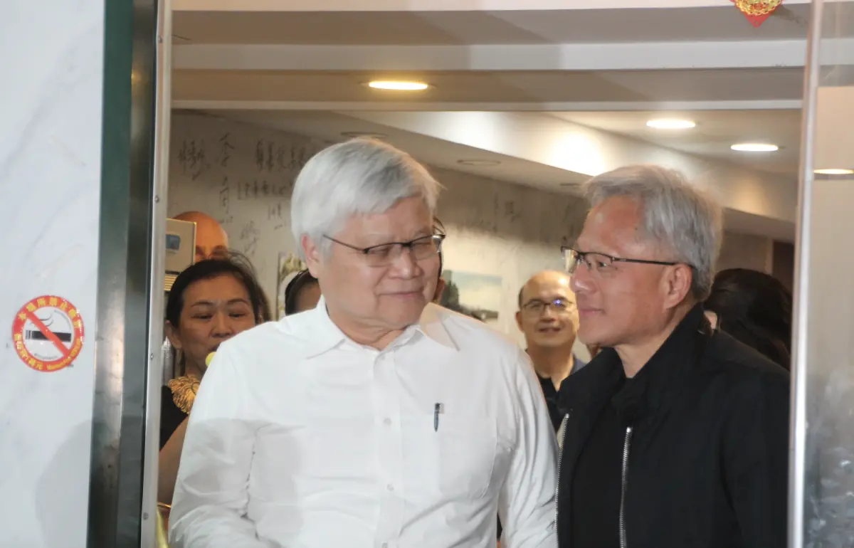 ▲圖為輝達執行長黃仁勳此前訪台，與台積電董事長魏哲家餐敘。（圖／林汪靜攝）