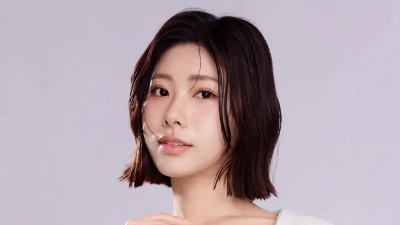 ▲啦啦隊「元氣女神」橘兒（賴鈺涵）上月宣布從臺北戰神Taishin Wonders退役後，近日首度現身於日本富士山，並以全裸入浴影片引發熱議，她還感性表示「我不完美」，引來粉絲湧入留言支持。（圖／翻攝自橘兒IG）