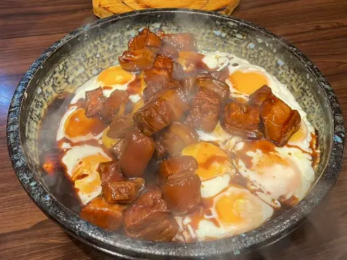 ▲黯然銷魂紅燒肉飯是徐家私廚必吃的招牌菜。（圖／讀者提供）