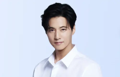 ▲元斌（如圖）引退15年，長年沒作品仍打敗玄彬、孔劉成為品牌代言人，他的老婆李娜英也加碼預告老公正在挑劇本「應該會出來的」。（圖／아정당官網）