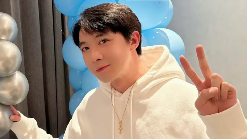 ▲大陸男星俞灝明（如圖）宣布與女星王曉晨結婚，曬出鴿子蛋鑽戒閃瞎全場，當年為保護Selina英勇擋火的他，如今收穫幸福，網友紛紛獻上祝福。（圖／俞灝明微博）