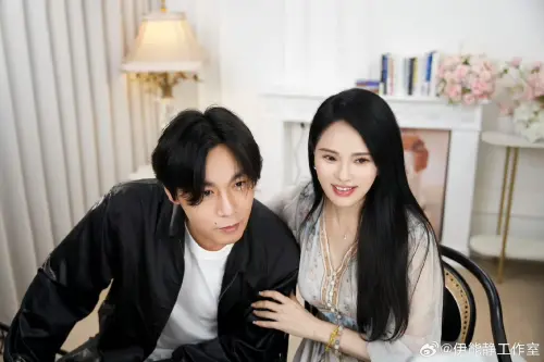 伊能靜二婚嫁秦昊10年了！女兒拍下「夫妻相處」粉絲驚：面容大變
