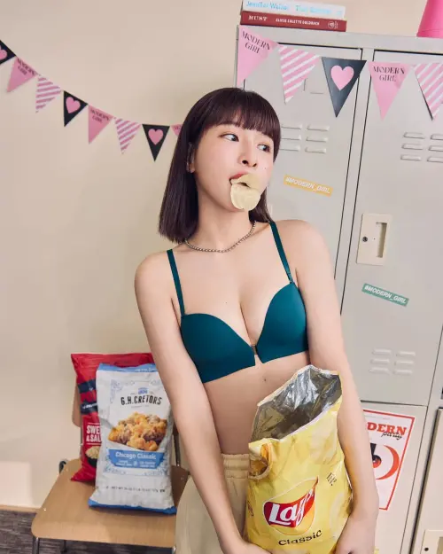 ▲峮峮從素人轉變為啦啦隊，如今已經是全方位藝人。（圖／翻攝自峮峮IG）