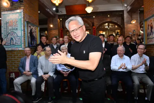 ▲黃仁勳17日與供應鏈大咖們餐敘。（圖╱記者林柏年攝）