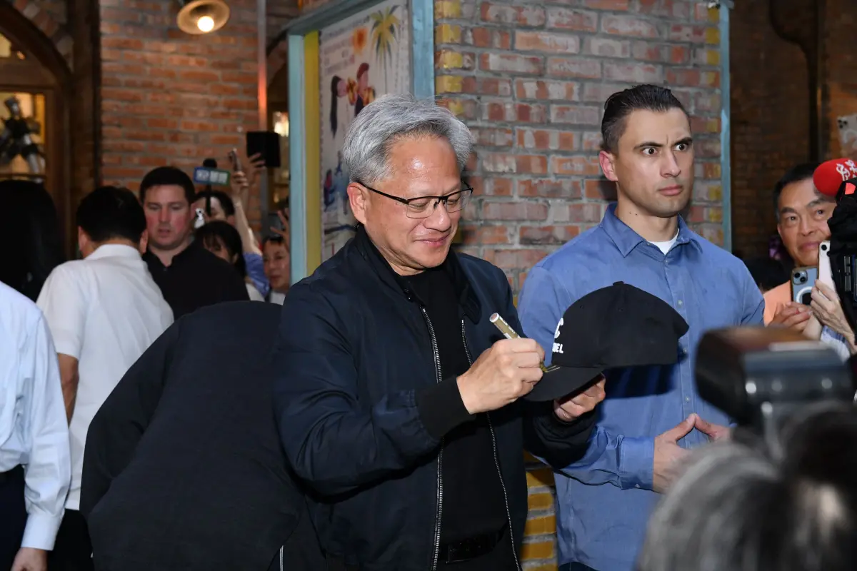 ▲輝達執行長黃仁勳今（18）日終於露面了！他在飯店前接受記者訪問，其中提到他今晚將要去彩排。圖為示意圖，非今日畫面。（圖╱記者林柏年攝）